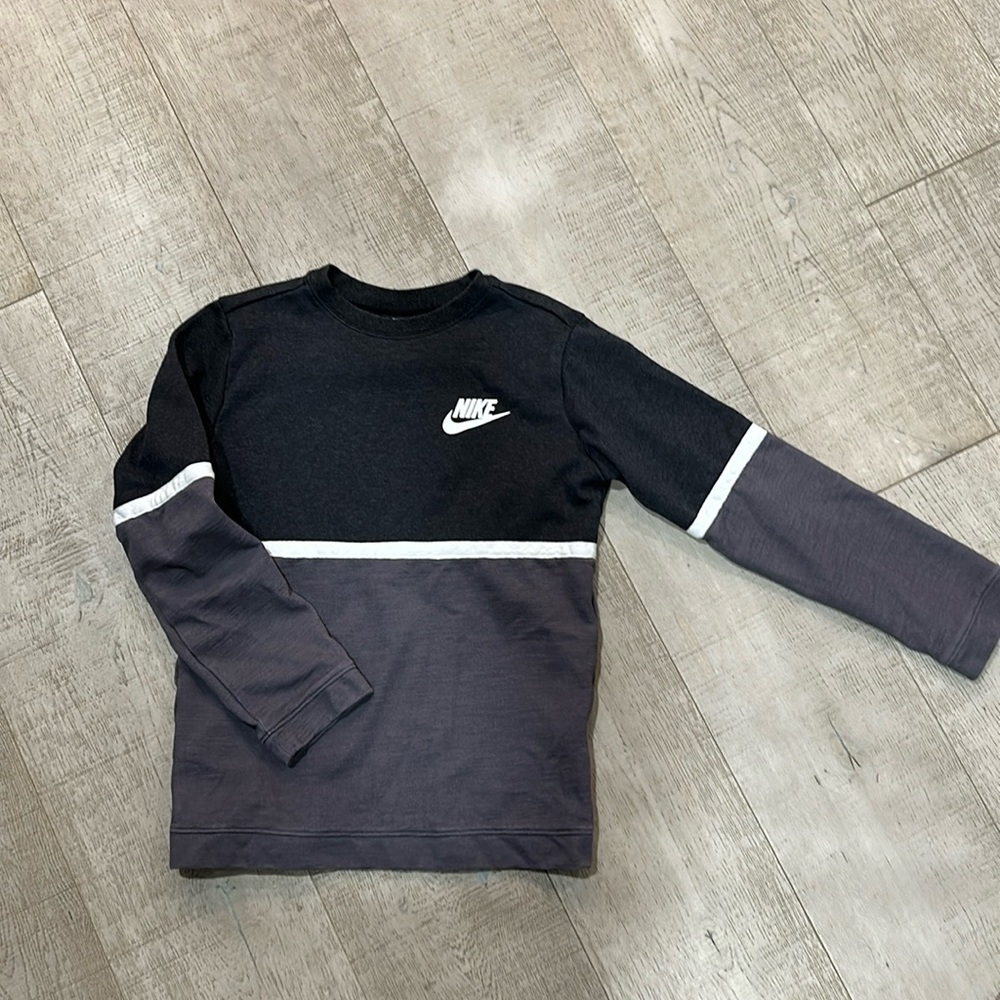Nike long sleeve shirt like new